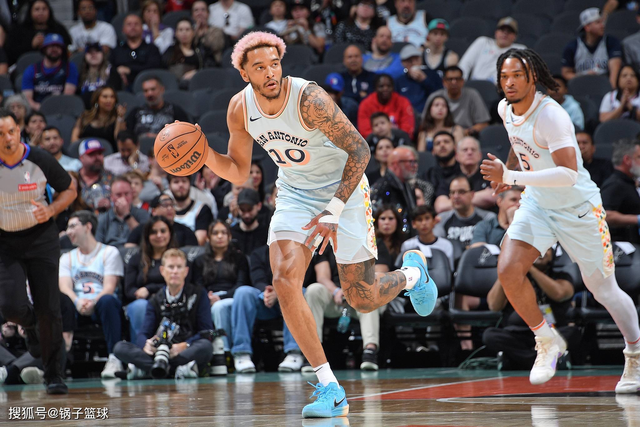 开云官网-关于西亚卡姆焦点对战，浓眉哥与70激战掘金分钟，爆冷胜负难料！热度持续攀升的信息