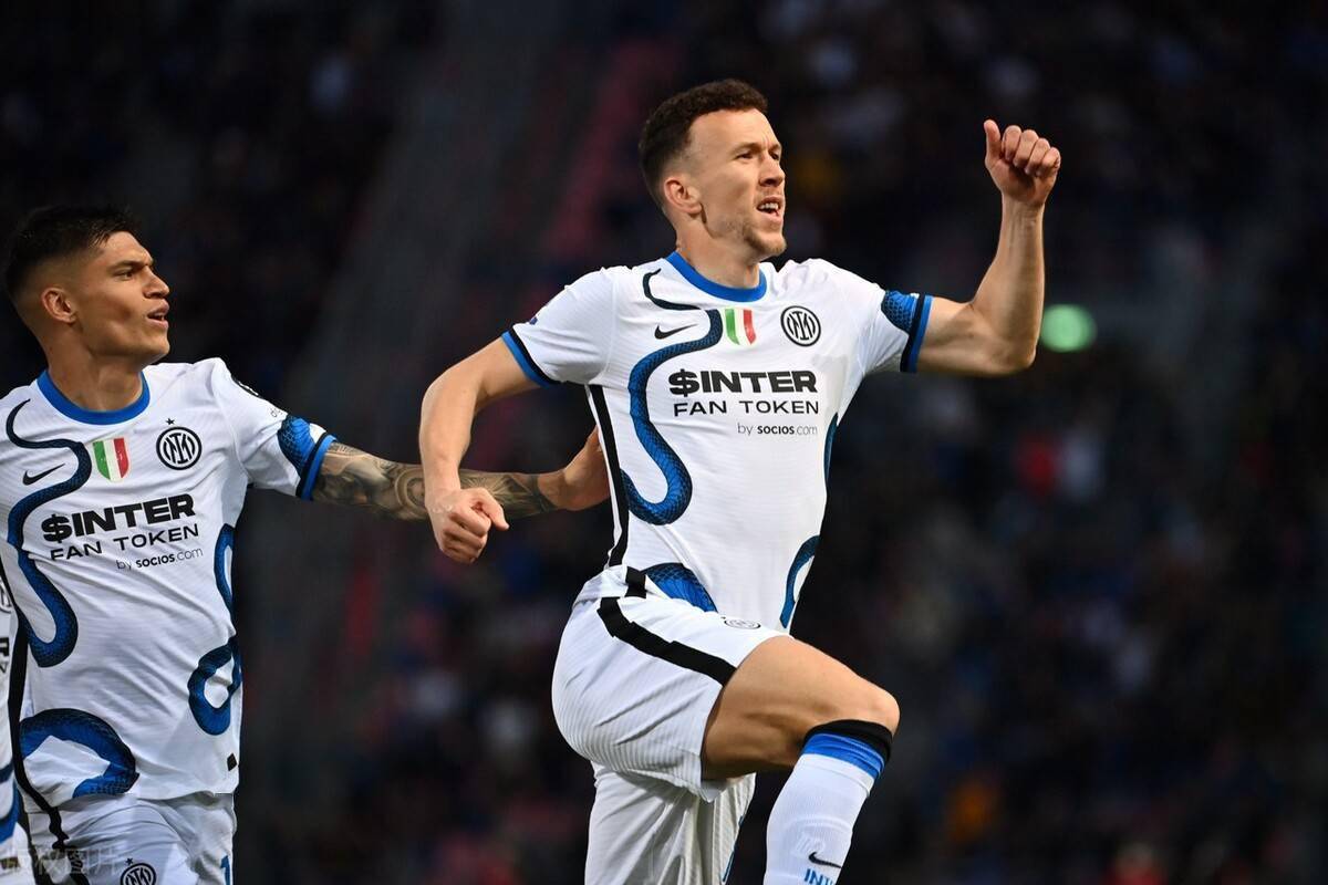 开云体育-中超倒计时,国际米兰今晚更衣室发声,细节引发关注,球迷炸锅,控场能力受关注的简单介绍